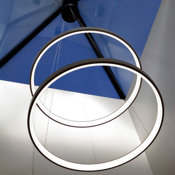 Lunaop pendellampe i flott minimalistisk design Lampefeber Lunaop pendellampe i flott minimalistisk design Lampefeber