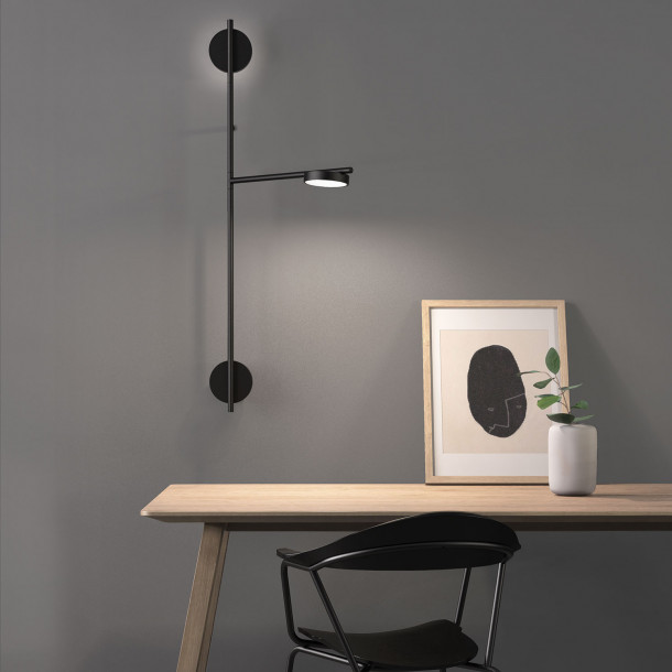 Igram vegglampe fra Grupa Lampefeber Igram lampe og bord fra Grupa Lampefeber